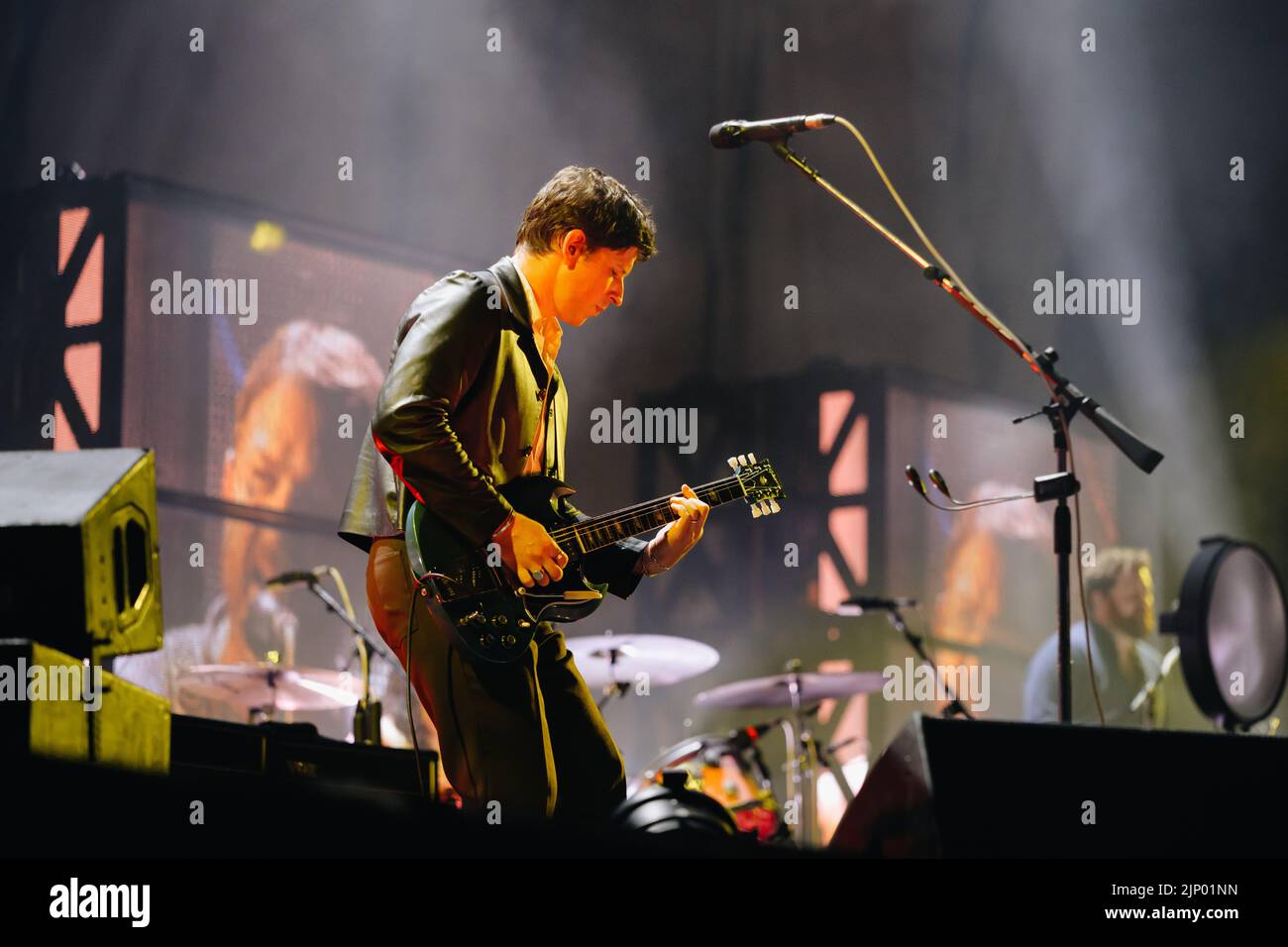 Newquay, Cornwall, Royaume-Uni. 14th août 2022. Les rois de Leon se présentant sur la scène principale au Festival des Boardmasters 2022. Crédit : Sam Hardwick/Alamy. Banque D'Images
