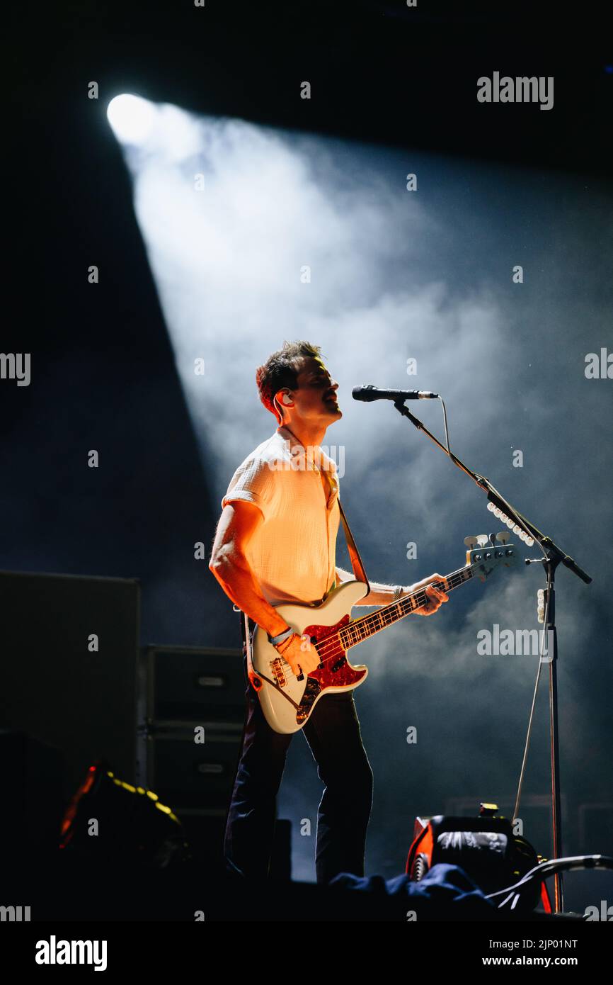 Newquay, Cornwall, Royaume-Uni. 14th août 2022. Les rois de Leon se présentant sur la scène principale au Festival des Boardmasters 2022. Crédit : Sam Hardwick/Alamy. Banque D'Images