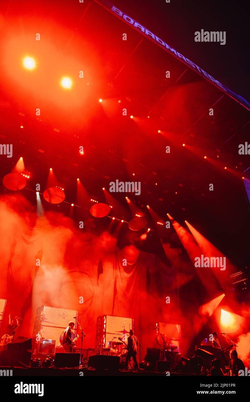 Newquay, Cornwall, Royaume-Uni. 14th août 2022. Les rois de Leon se présentant sur la scène principale au Festival des Boardmasters 2022. Crédit : Sam Hardwick/Alamy. Banque D'Images