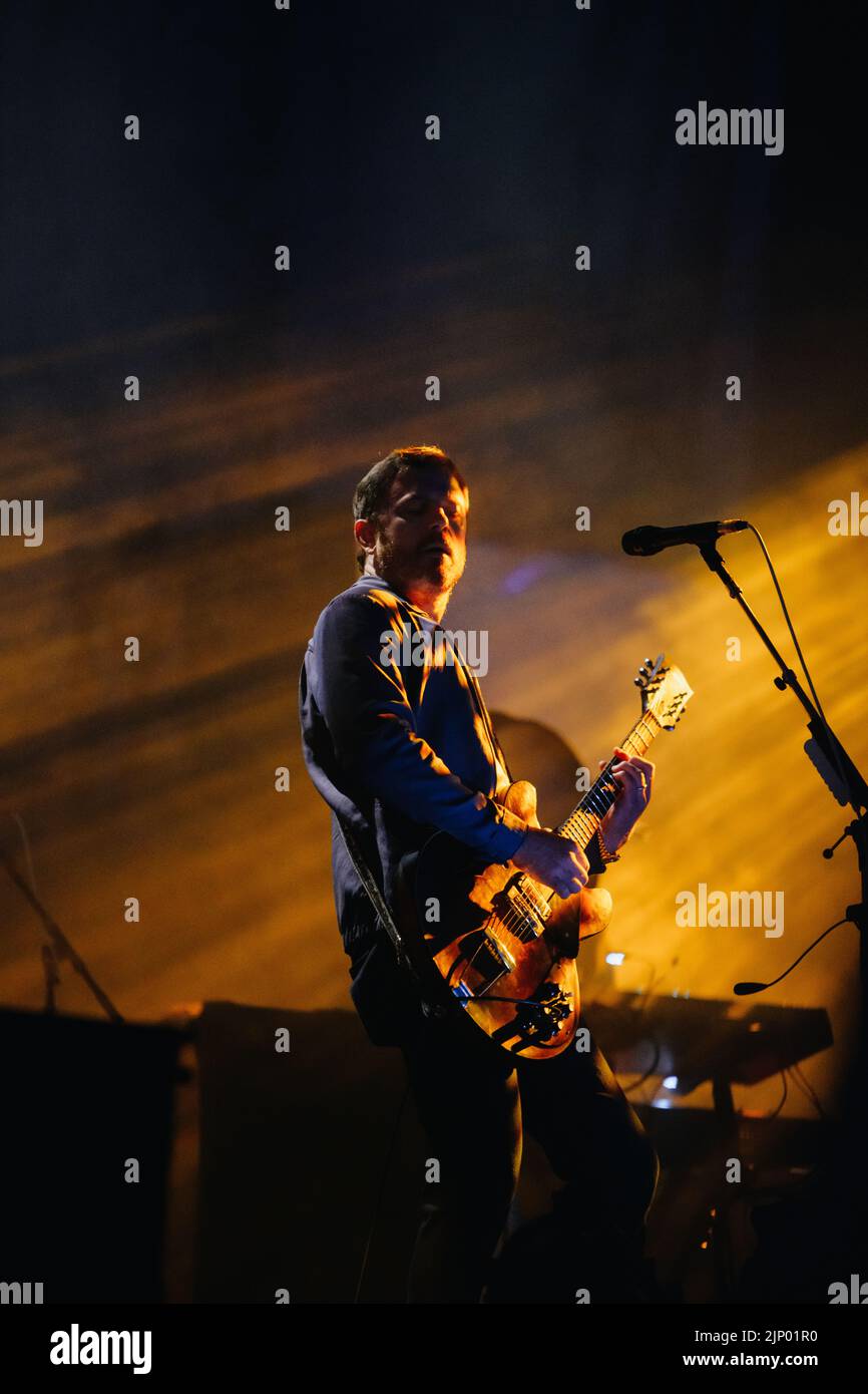 Newquay, Cornwall, Royaume-Uni. 14th août 2022. Les rois de Leon se présentant sur la scène principale au Festival des Boardmasters 2022. Crédit : Sam Hardwick/Alamy. Banque D'Images
