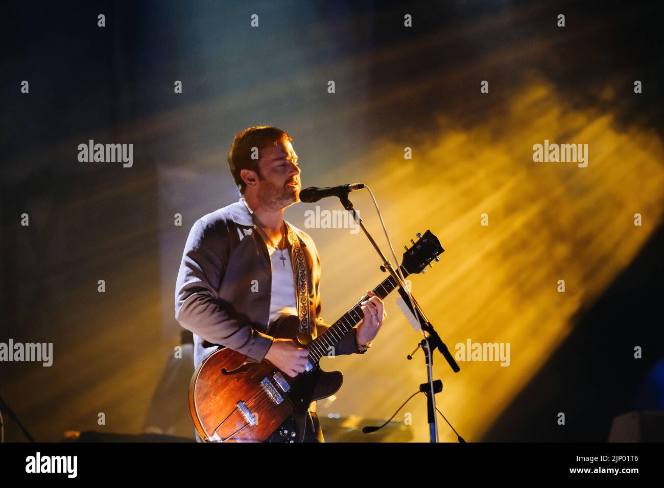 Newquay, Cornwall, Royaume-Uni. 14th août 2022. Les rois de Leon se présentant sur la scène principale au Festival des Boardmasters 2022. Crédit : Sam Hardwick/Alamy. Banque D'Images