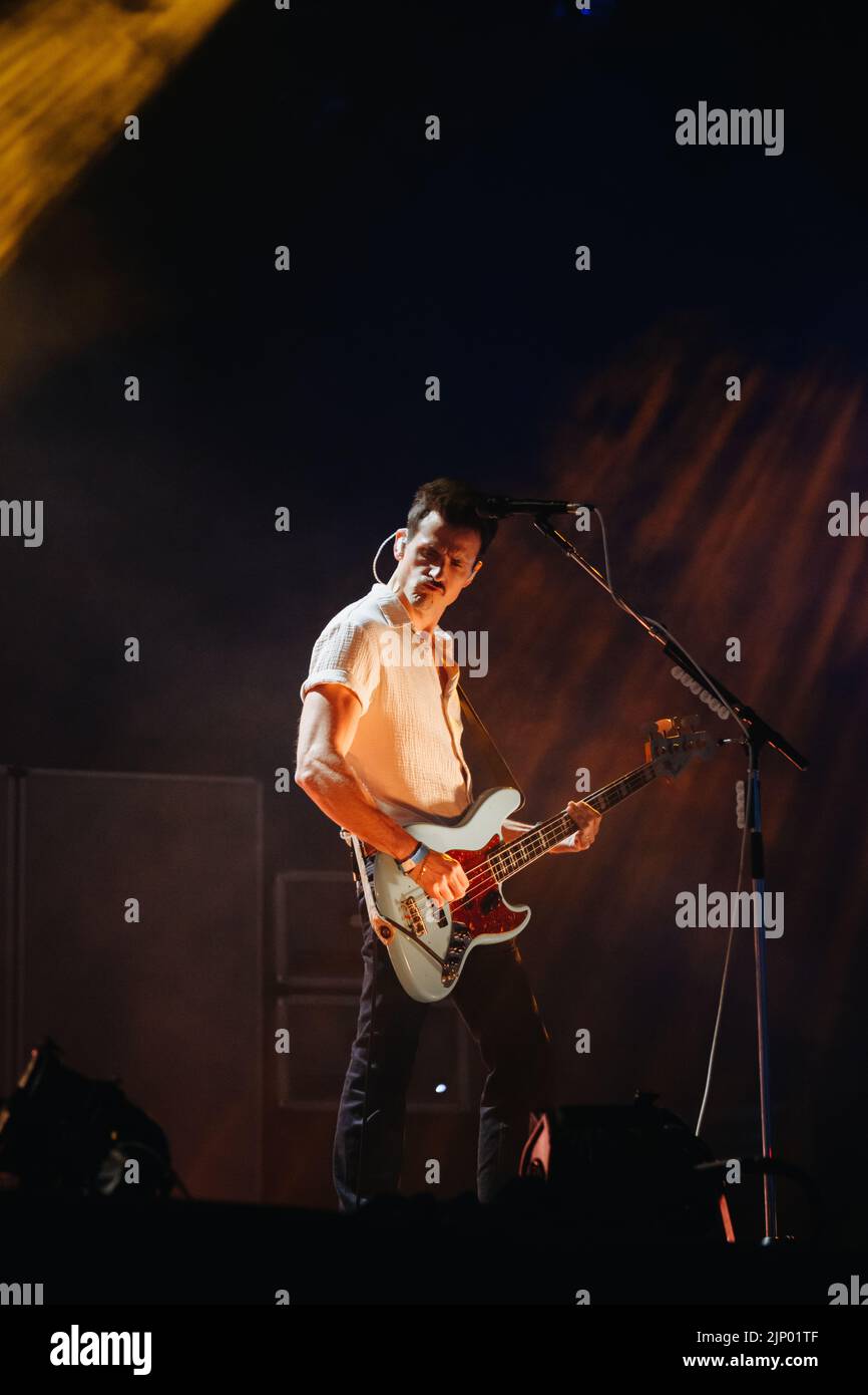 Newquay, Cornwall, Royaume-Uni. 14th août 2022. Les rois de Leon se présentant sur la scène principale au Festival des Boardmasters 2022. Crédit : Sam Hardwick/Alamy. Banque D'Images