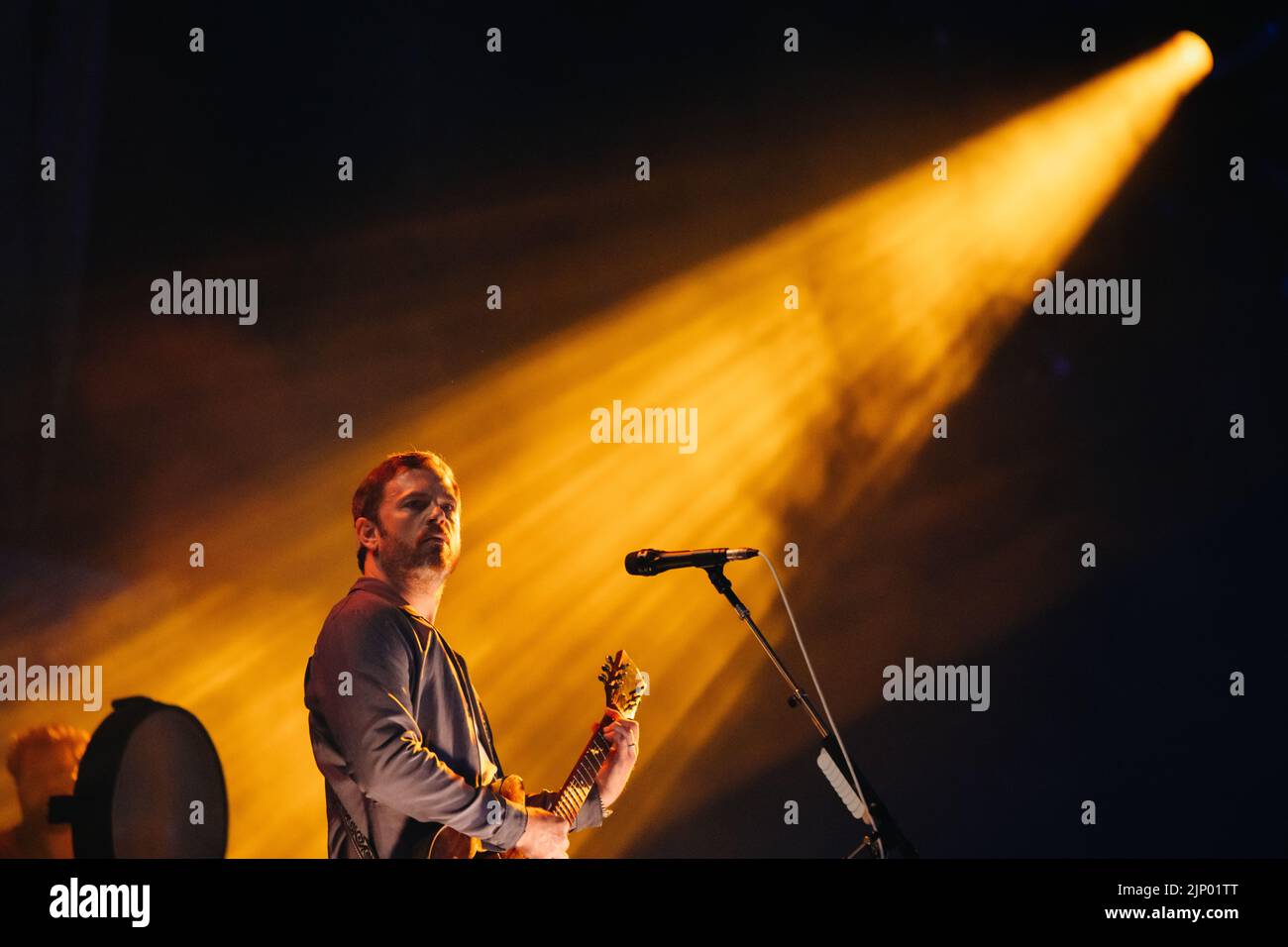 Newquay, Cornwall, Royaume-Uni. 14th août 2022. Les rois de Leon se présentant sur la scène principale au Festival des Boardmasters 2022. Crédit : Sam Hardwick/Alamy. Banque D'Images