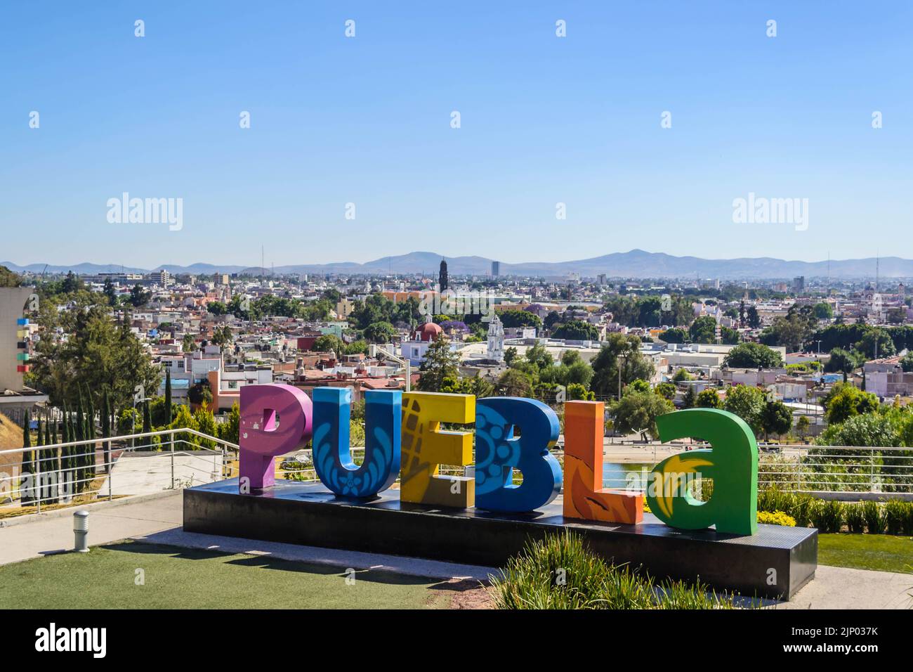 Panneau coloré pour Puebla surplombant la ville depuis Los Fuertes Banque D'Images