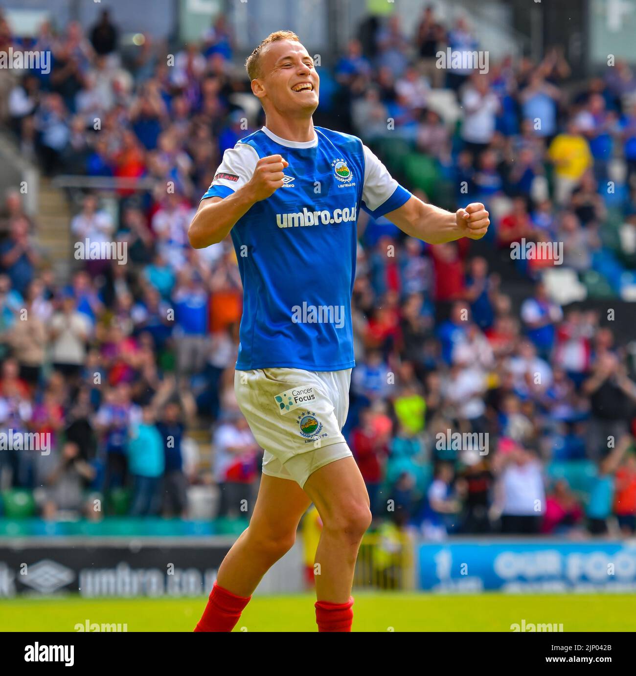 Eetu Vertainen Goal Celebration - Linfield vs Portatown, Windsor Park Belfast, dimanche 14th août 2022 Banque D'Images