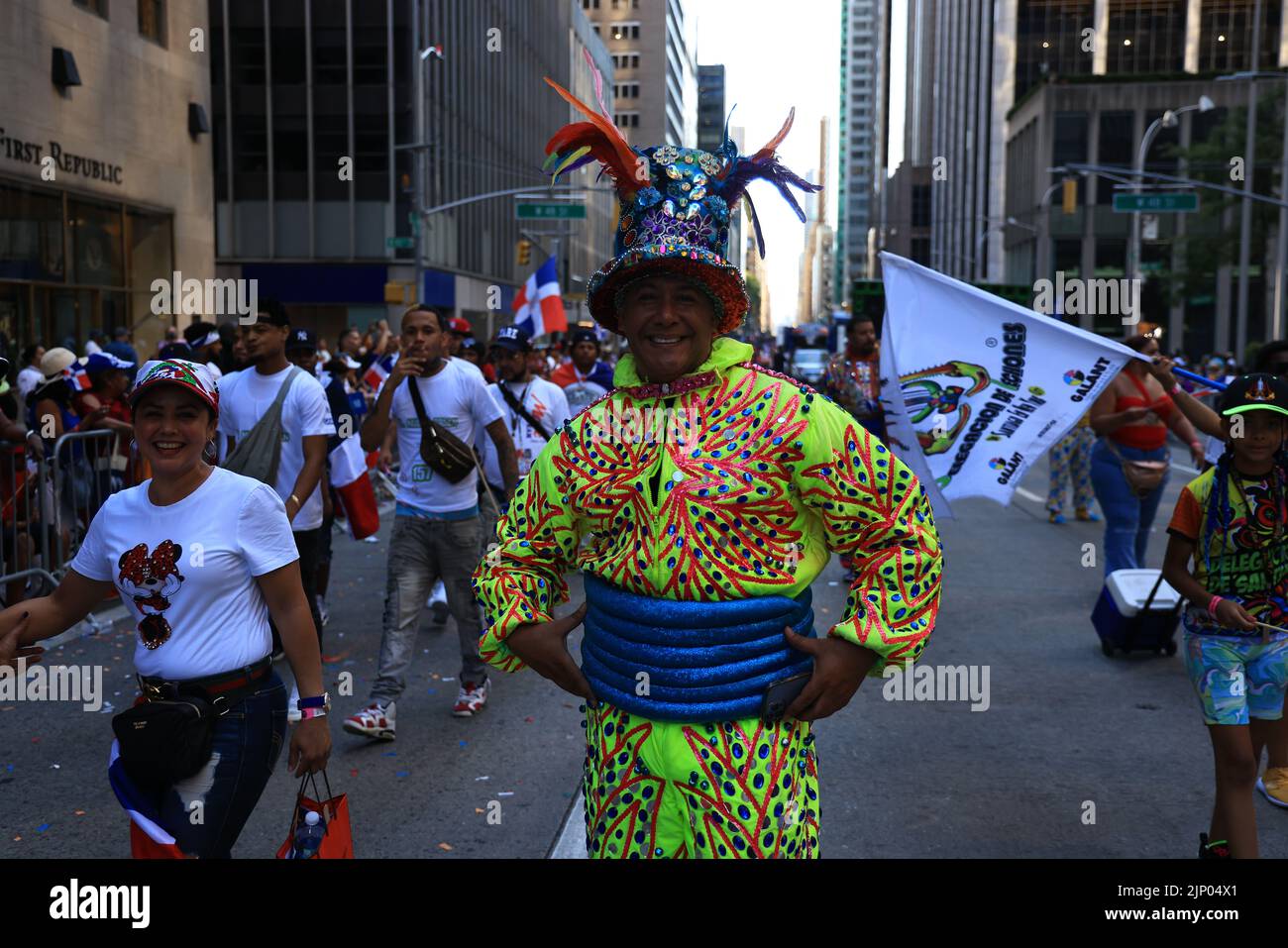 NEW YORK, NEW YORK/Etats-Unis - le 14 AOÛT 2022 : les artistes défilent lors de la parade annuelle de la fête dominicaine 14 août 2022 à New York. (Photo : Gordon Donovan) Banque D'Images