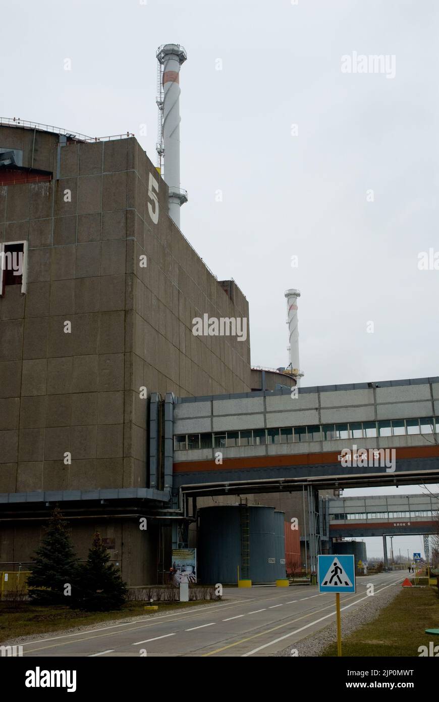 occupation de la centrale nucléaire de zaporozhye troupes russes, centrale nucléaire de zaporozhye, centrale nucléaire de zaporozhye occupation troupes russes att Banque D'Images