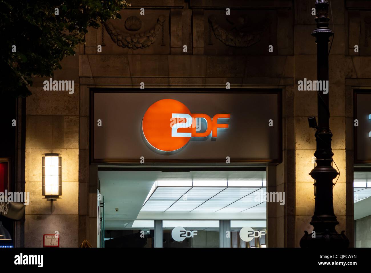 Logo ZDF de la chaîne de télévision allemande. Service public de radiodiffusion en Allemagne. Une grande entreprise de médias avec un bureau dans la capitale. Banque D'Images