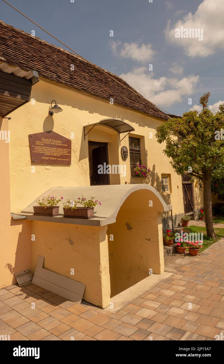 Donji Kraljevec, Croatie - 14 août 2022 : la maison où est né Rudolf Steiner. Lieu de naissance. Banque D'Images