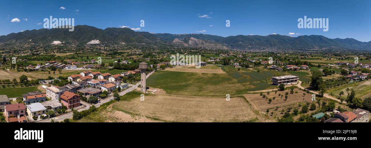 Alife est une commune italienne de la province de Caserta. Il est situé dans la vallée de Volturno, et est un florissant avec agricole, aérienne Banque D'Images