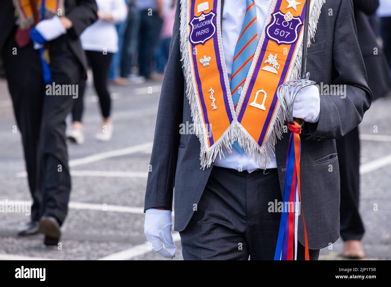 Ballymena, Royaume-Uni. 12 juillet 2022. Porte-épée avec Galgorm Parks Orange Order Lodge numéro 507 sur la jambe de retour de la douzième parade annuelle. Banque D'Images