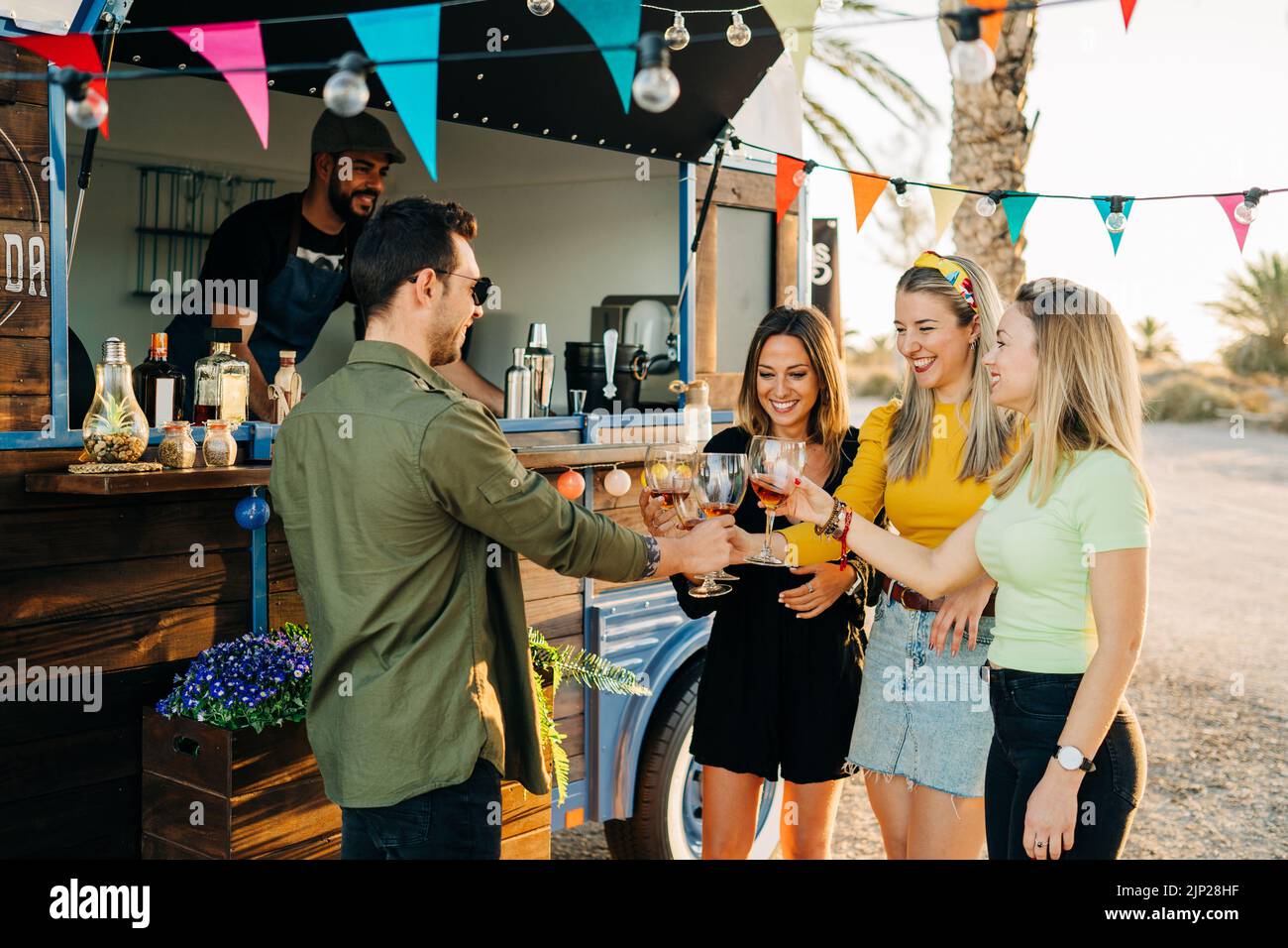 plage, été, comptoir de bar, toasts, cheers, guest, imbisswagen, camion