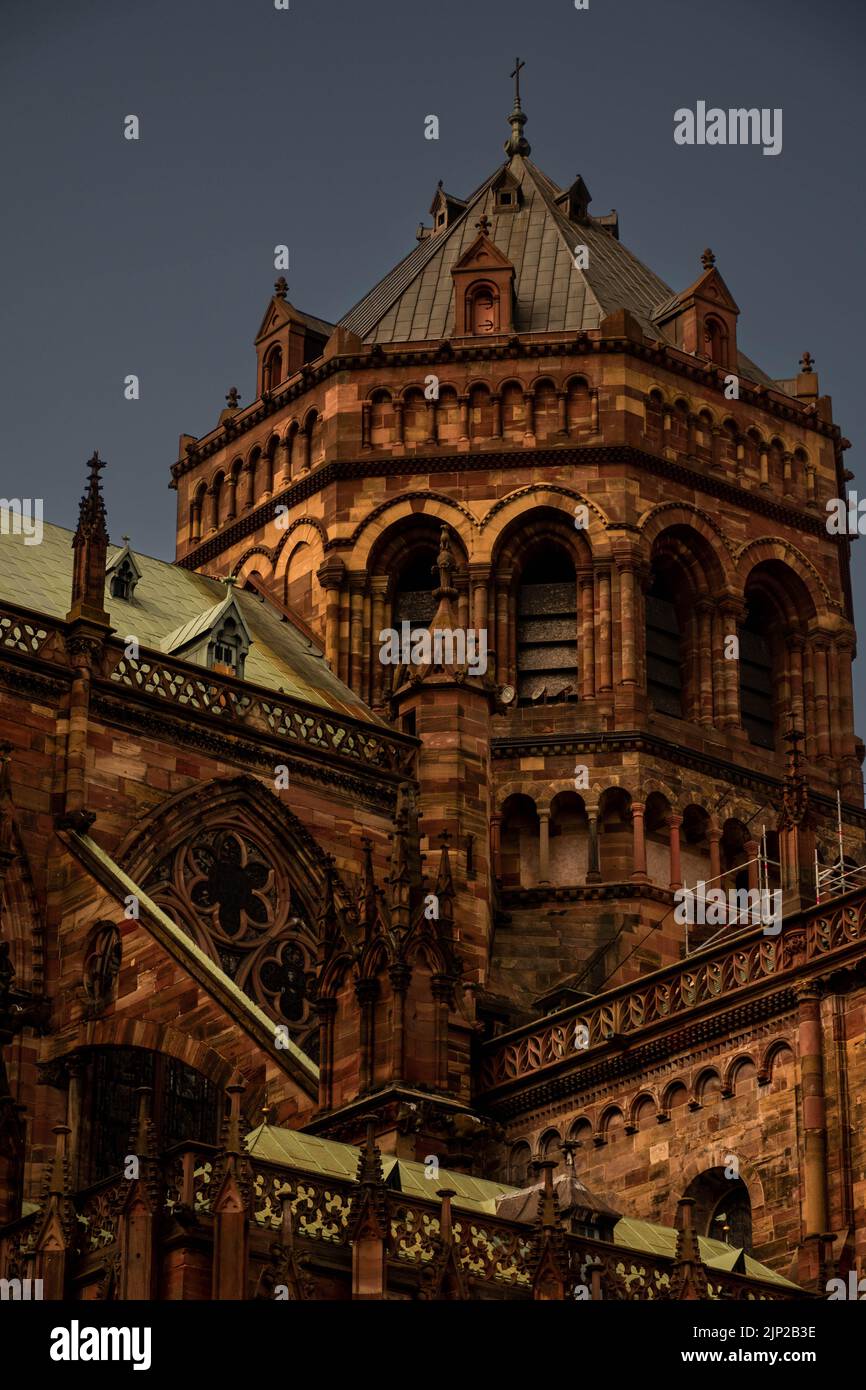 Une photo verticale de la cathédrale notre-Dame de Strasbourg Banque D'Images