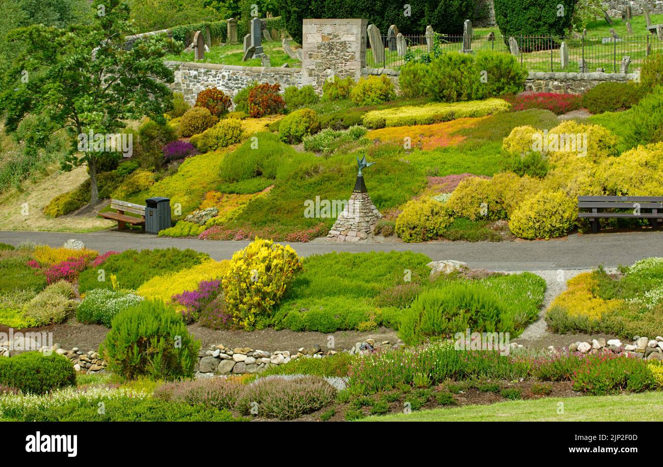 PERTH CITY SCOTLAND RIVERSIDE HEATHER GARDEN ET LA RAISON DE LA PETITE SCULPTURE Banque D'Images