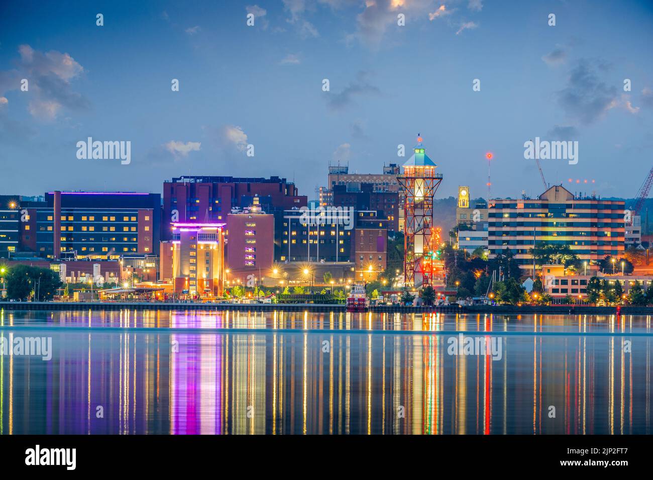 Erie, Pennsylvanie, États-Unis sur le lac Érié au crépuscule. Banque D'Images