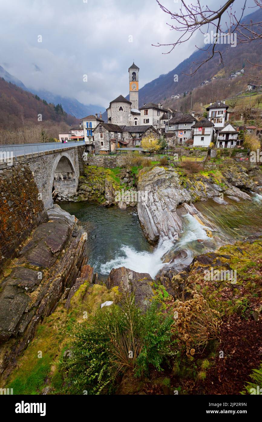 Village médiéval de Lavertèzzo, Vallée de la Verzasca, Alpes, Suisse Banque D'Images
