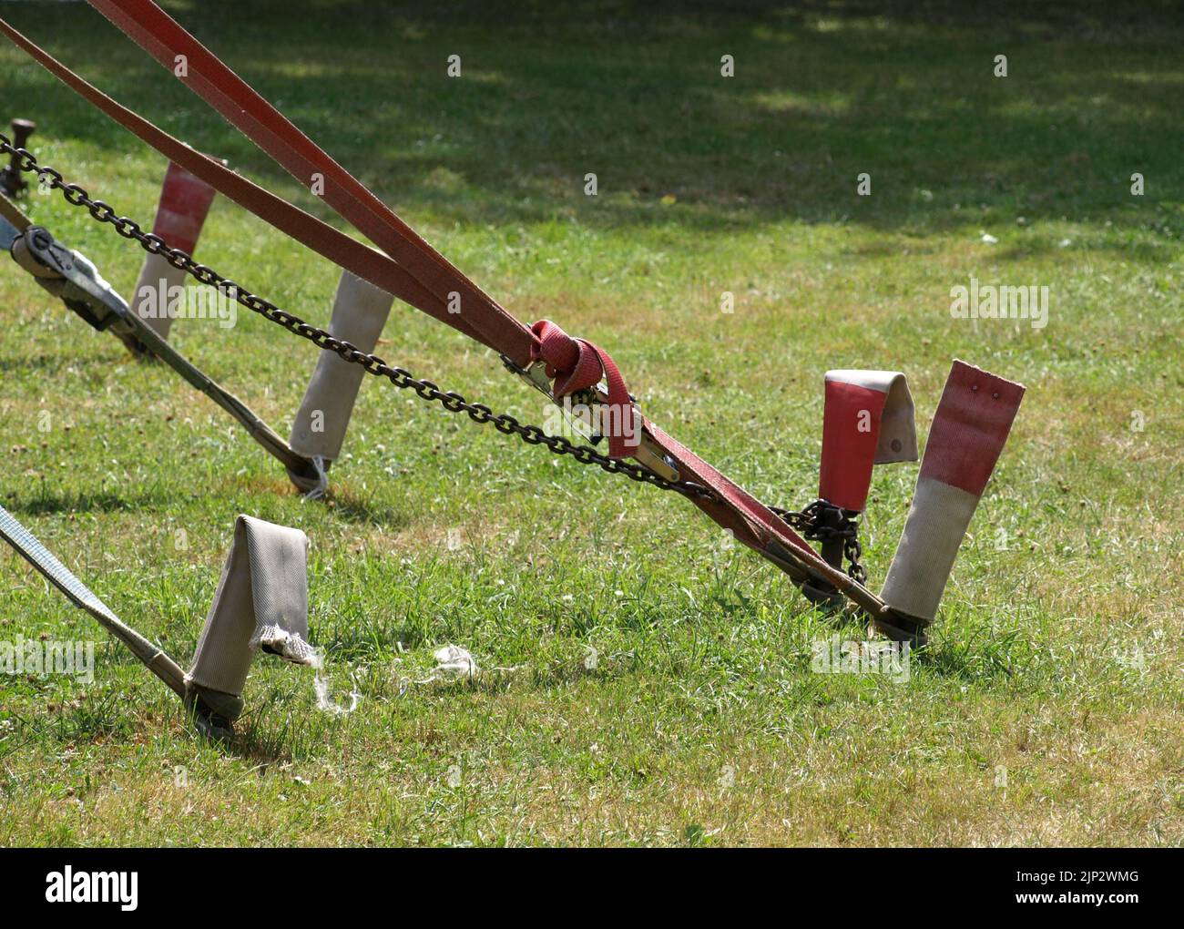Chevilles pour fixer une tente de cirque. Concentration sélective, pas de personnes Banque D'Images