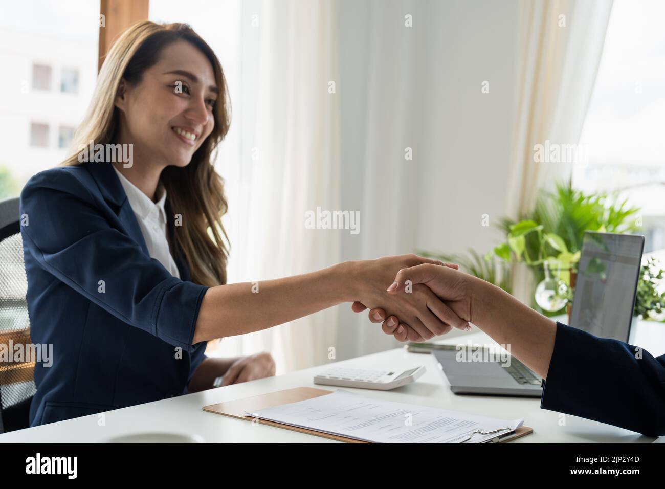 poignée de main d'homme d'affaires pour le travail d'équipe de fusion et d'acquisition d'entreprise Banque D'Images