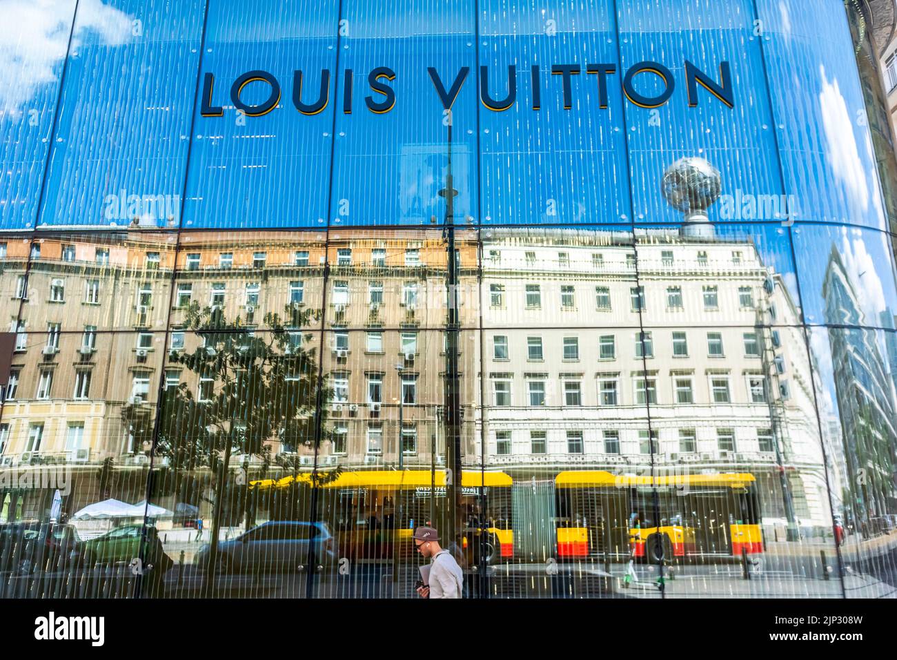 Varsovie, Pologne, détail, Store Front, Louis Vuitton Shopfront, LVMH, magasin de vêtements de luxe, scène de rue, vieille ville, logo, société française Banque D'Images