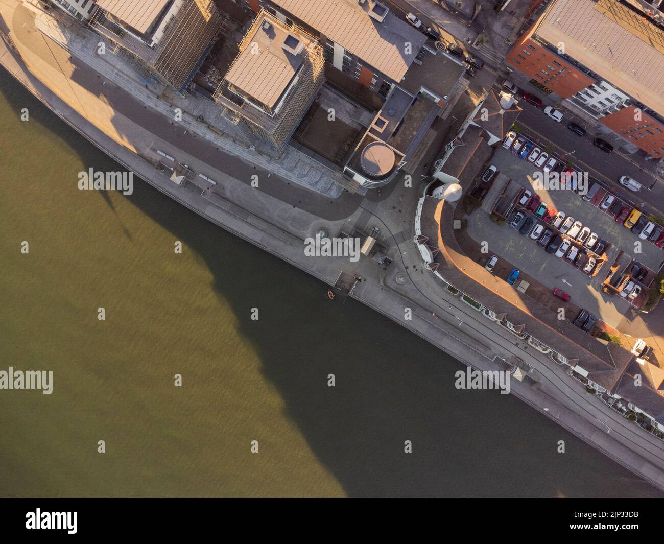 Vues aériennes sur le quartier maritime de Swansea et le front de mer. Août 2022 Banque D'Images