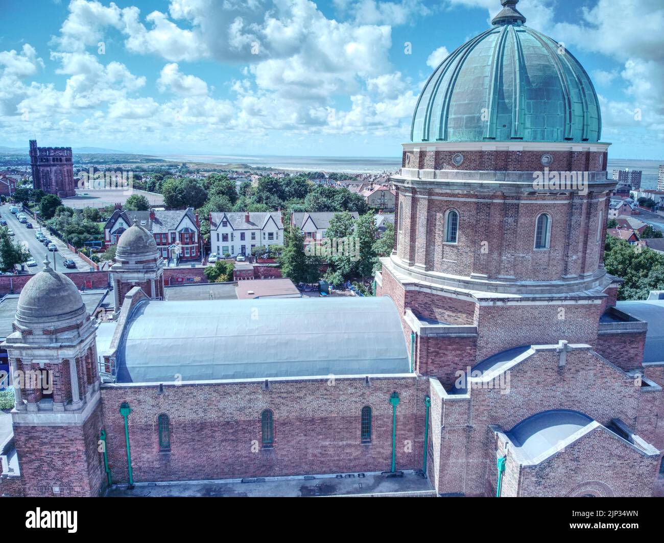 Tir de drone de l'église Shrine de SS Peter & Paul et Saint Philomena à New brighton Banque D'Images