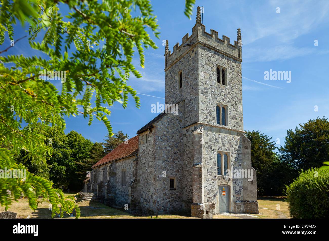 Après-midi d'été à l'église Saint-Laurent près de Salisbury, Wiltshire, Angleterre. Banque D'Images