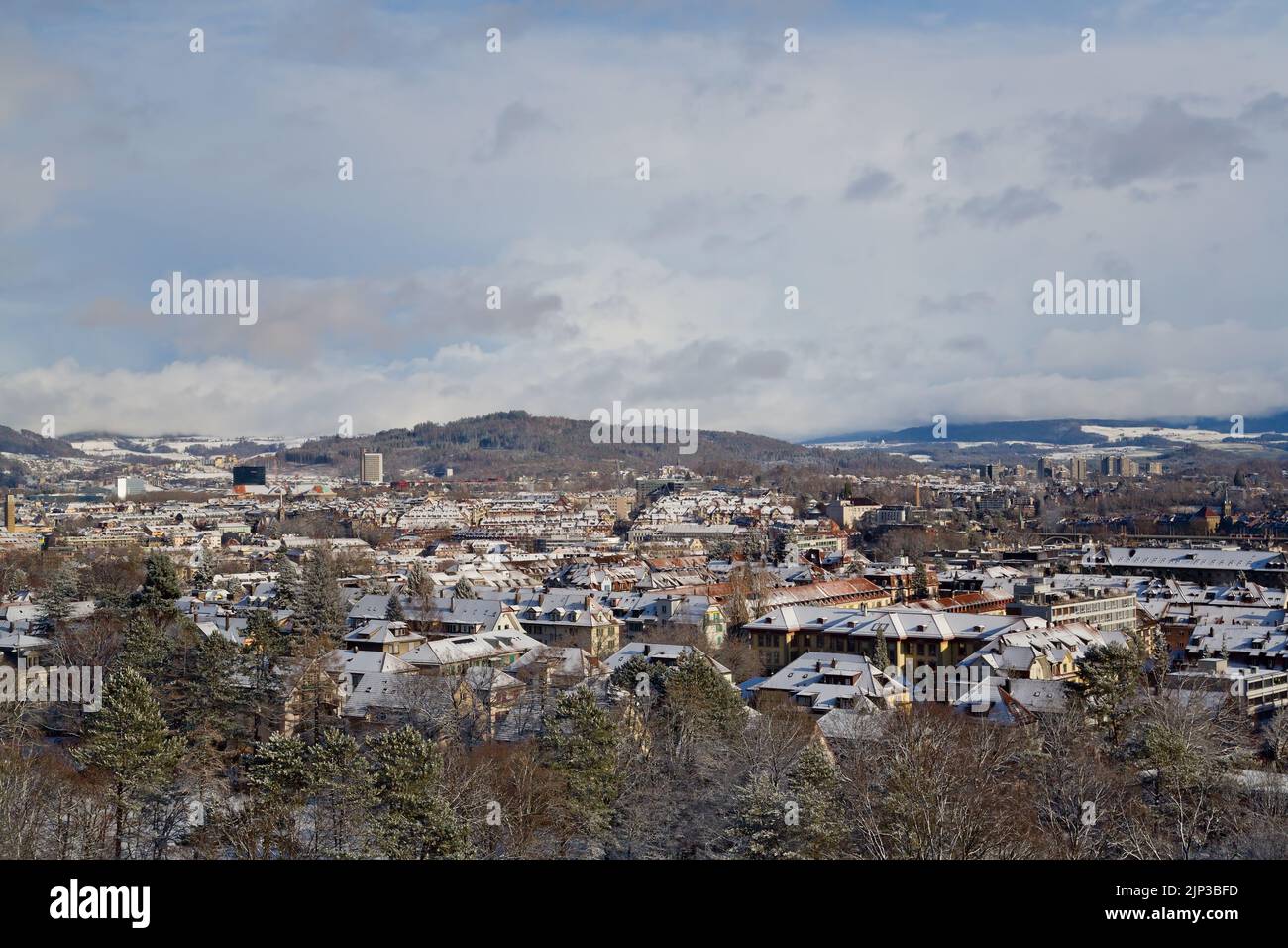 Vue panoramique de la vieille ville de Berne et des hauts plateaux bernois en hiver, capitale de la Suisse Banque D'Images