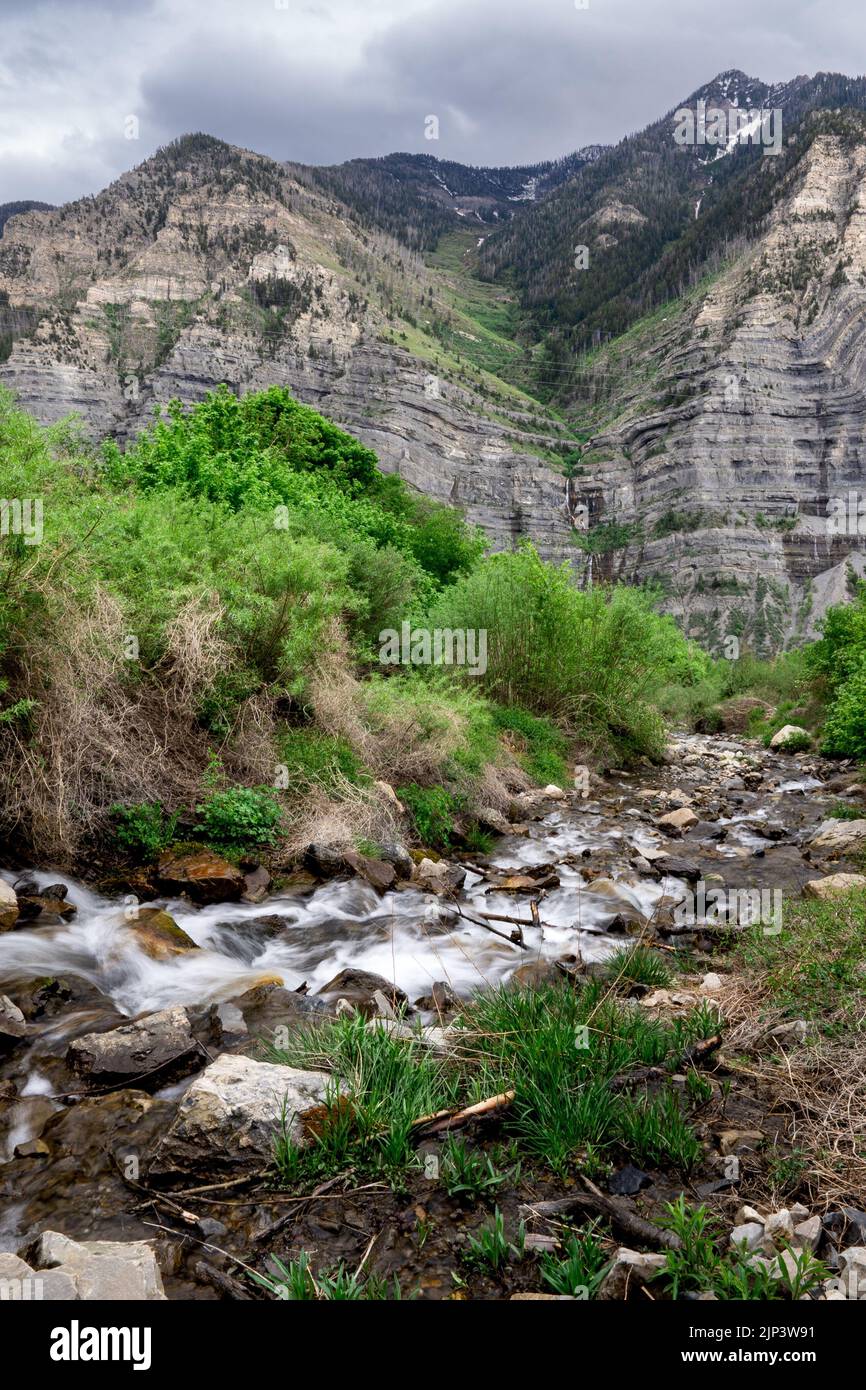 Photo verticale des chutes Bridal Veil à Provo Canyon, Utah, États-Unis Banque D'Images
