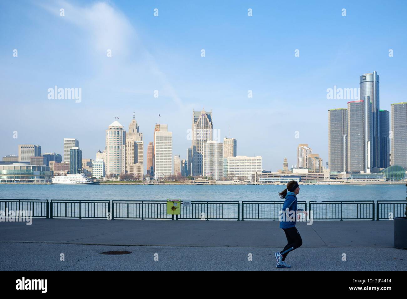 Une vue magnifique sur la ville de Detroit depuis le parc en bord de mer de Windsor Banque D'Images