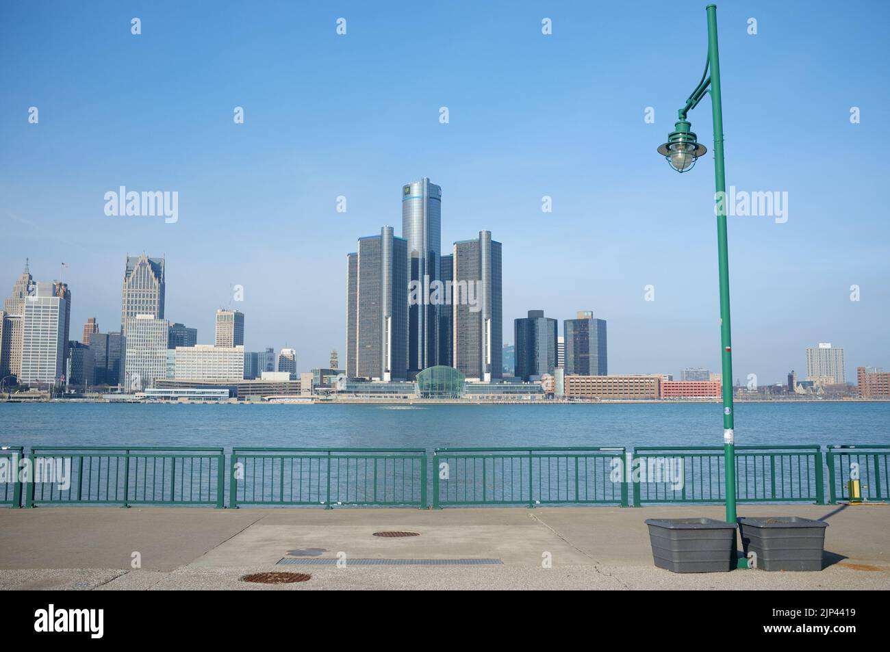 Une vue magnifique sur la ville de Detroit depuis le parc en bord de mer de Windsor Banque D'Images