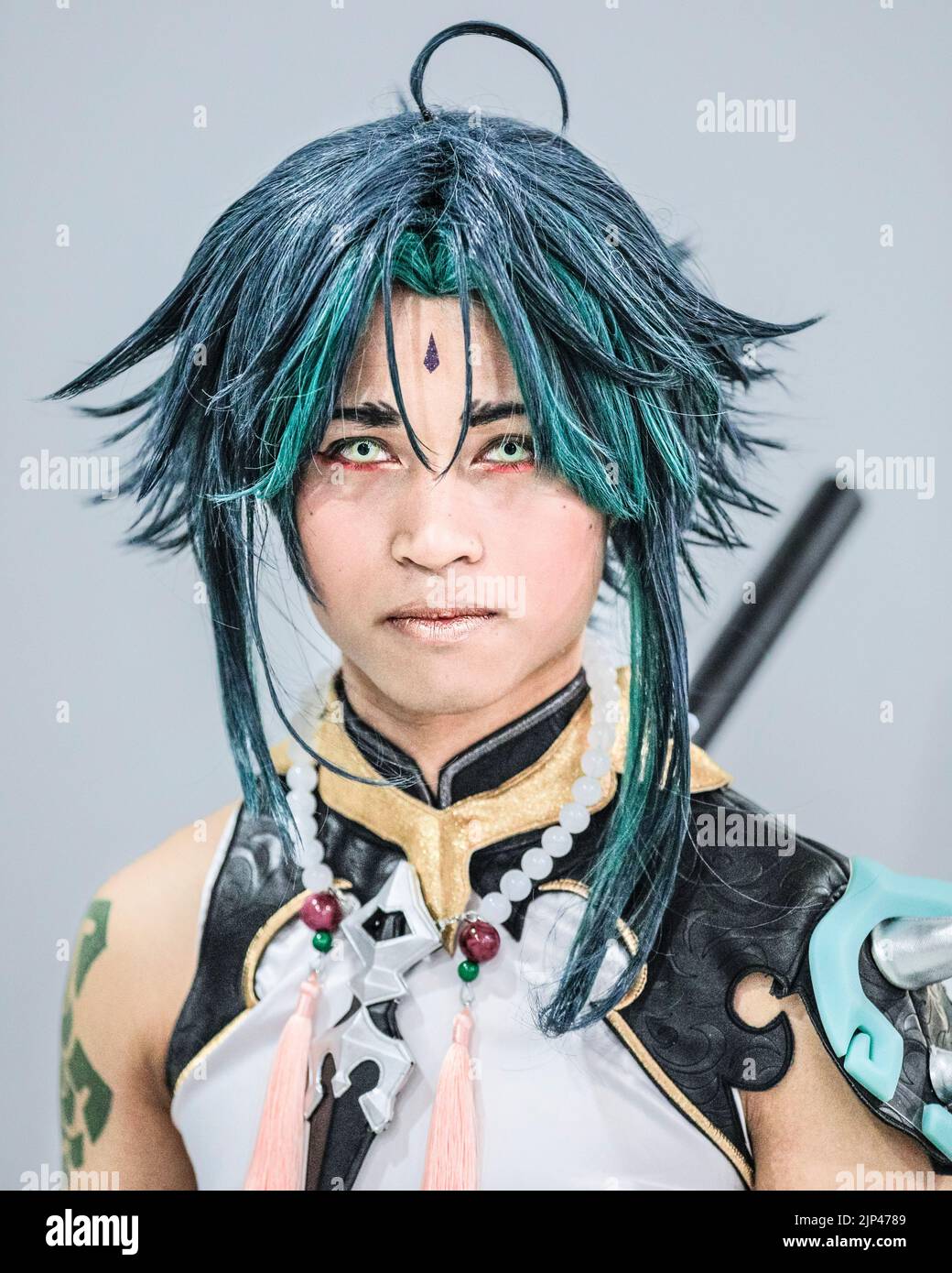 Cosplayer comme Xiao de Genshin impact, un jeu de rôle chinois ouvert-monde personnage de jeu, portrait, MCM Comic con London Banque D'Images