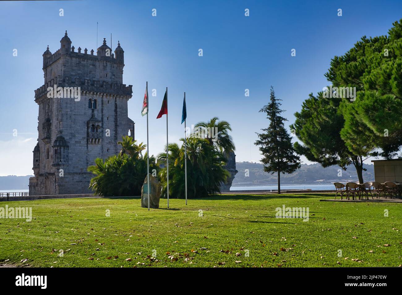 Vue à angle bas sur un ancien bâtiment de Lisbonne, Portugal Banque D'Images