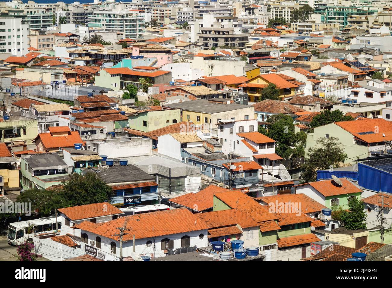 Panoramique de Cabo Frio paysage urbain, Rio de Janeiro, Brésil. Bâtiments de la ville côtière. Banque D'Images