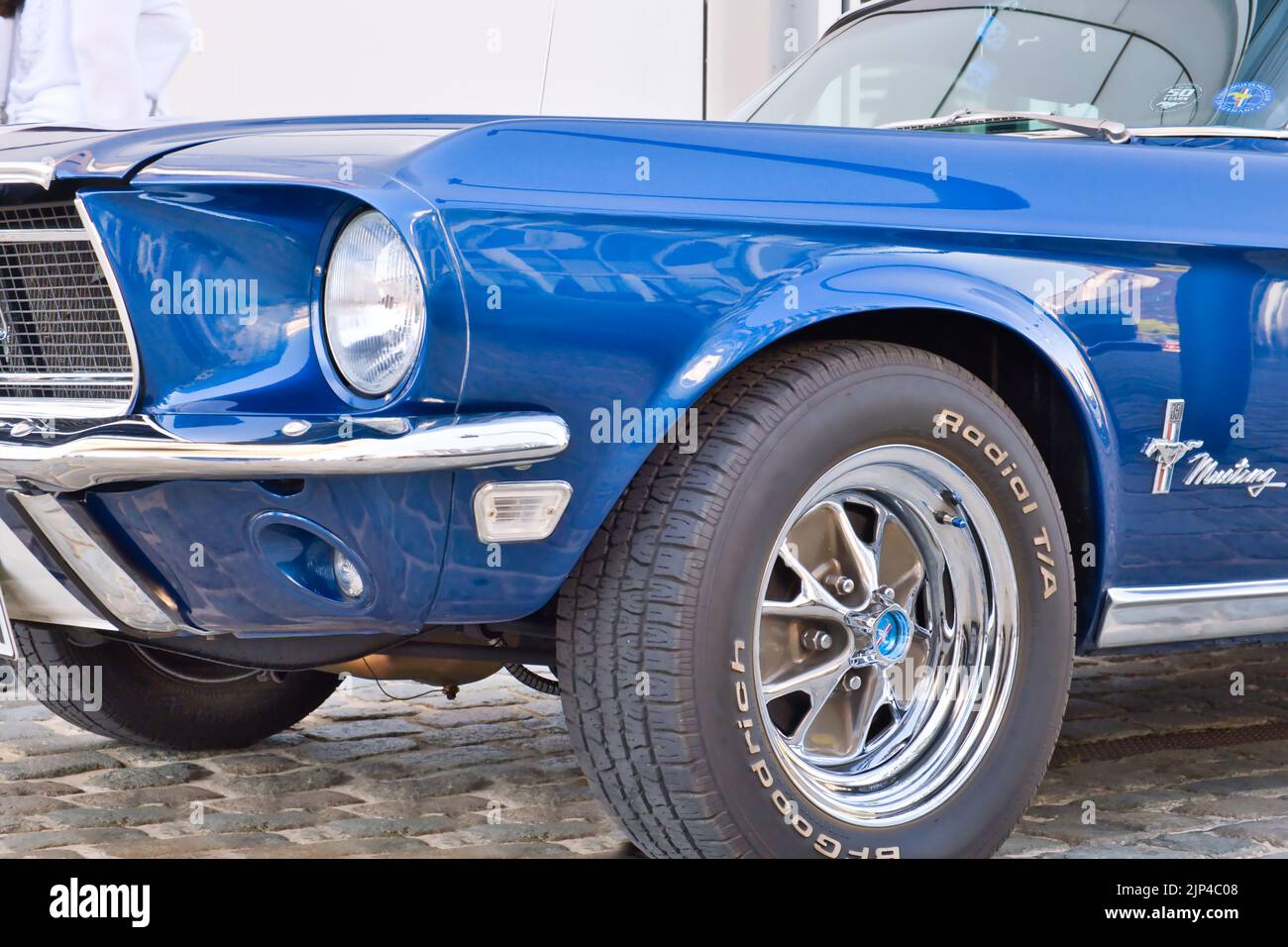 Ford Mustang des années 60 à l'exposition oldtimer de Cologne, vue partielle diagonale de l'avant Banque D'Images