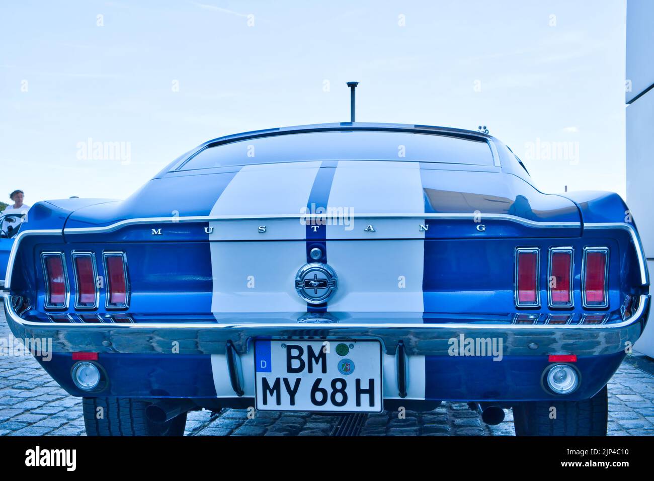 Ford Mustang des années 60 à l'exposition oldtimer à Cologne, Allemagne, vue arrière Banque D'Images