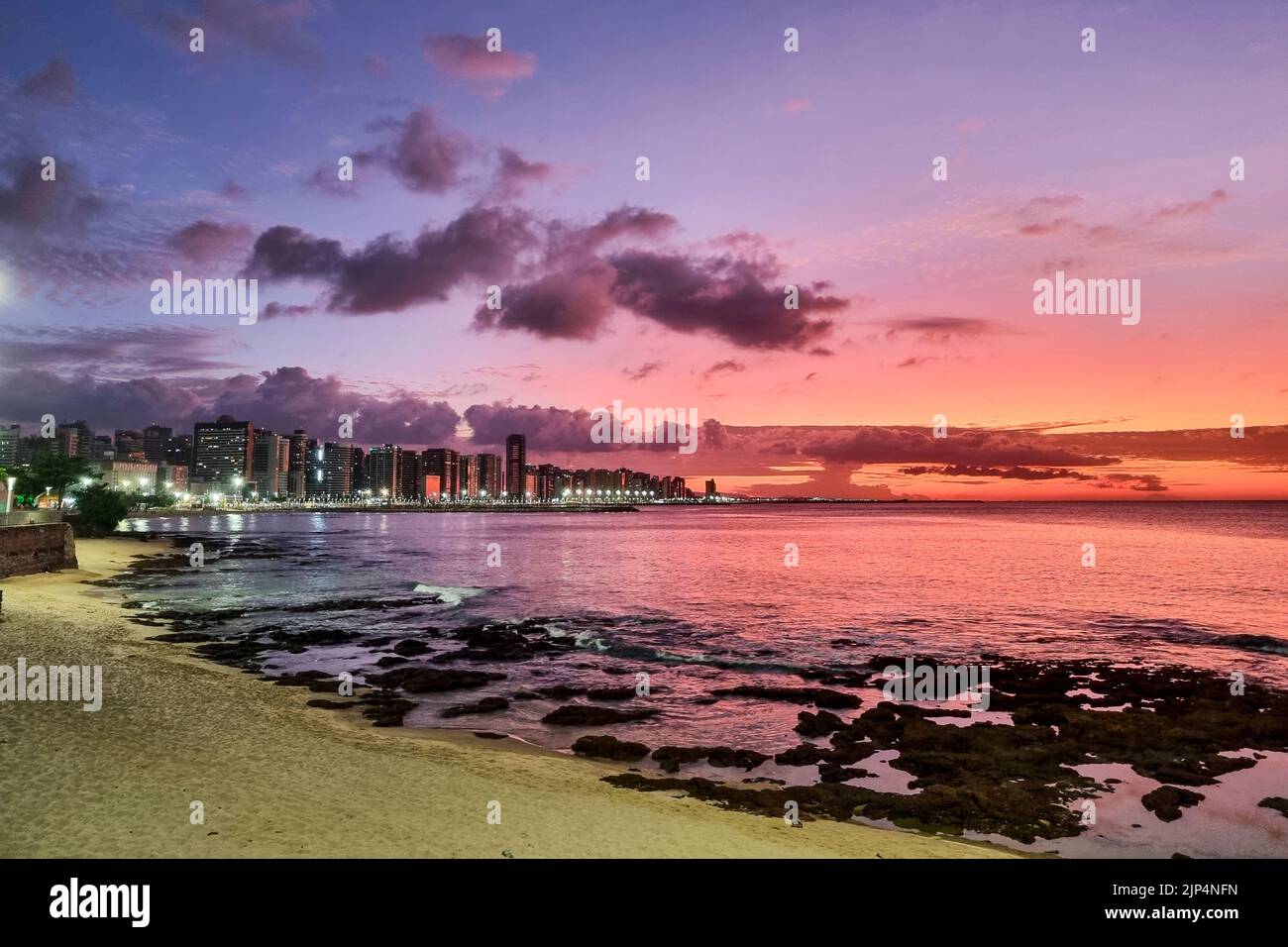 Coucher de soleil sur la plage de Fortaleza Brésil Banque D'Images