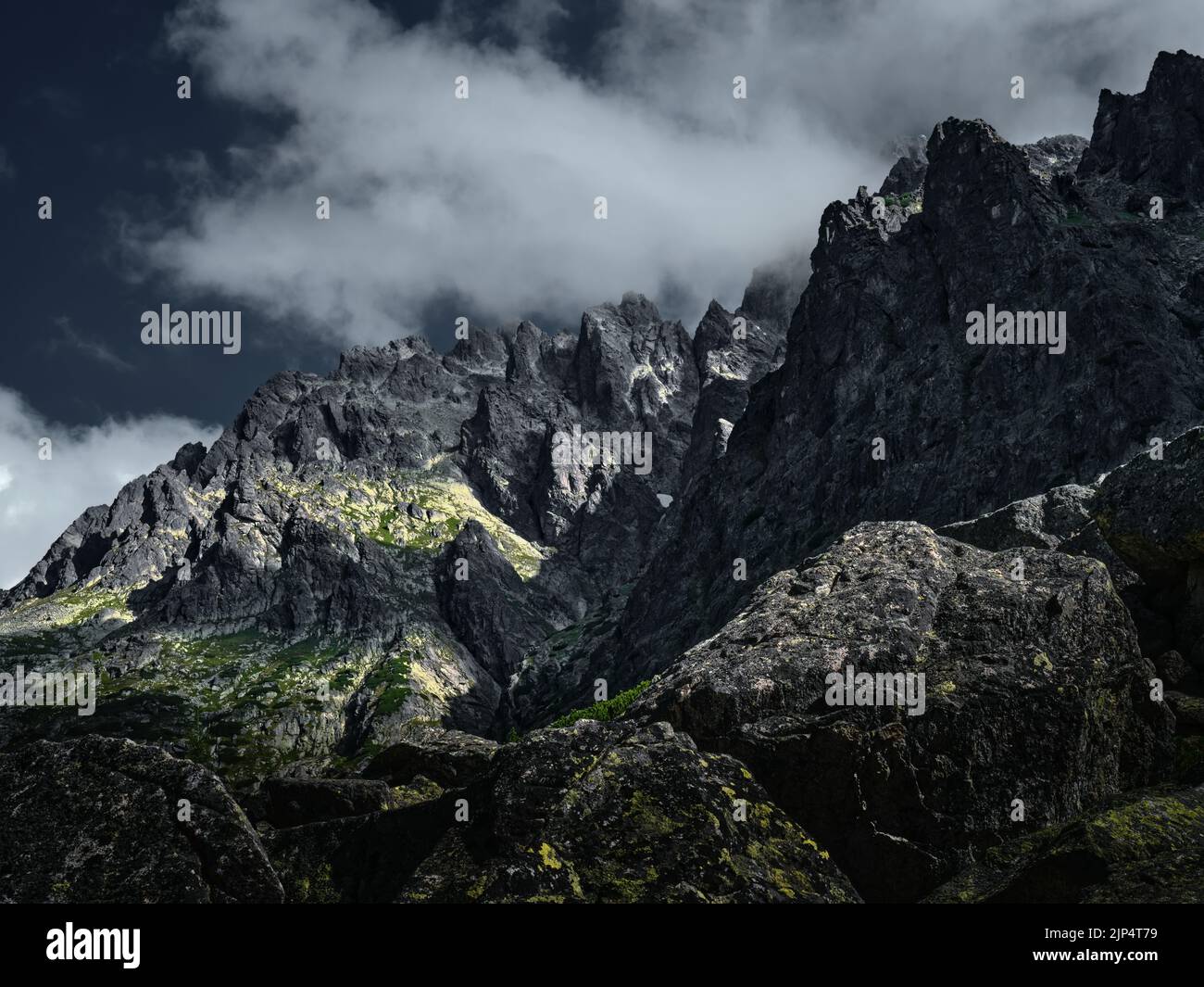 Montagnes rocheuses majestueuses des Hautes Tatras en Slovaquie Banque D'Images