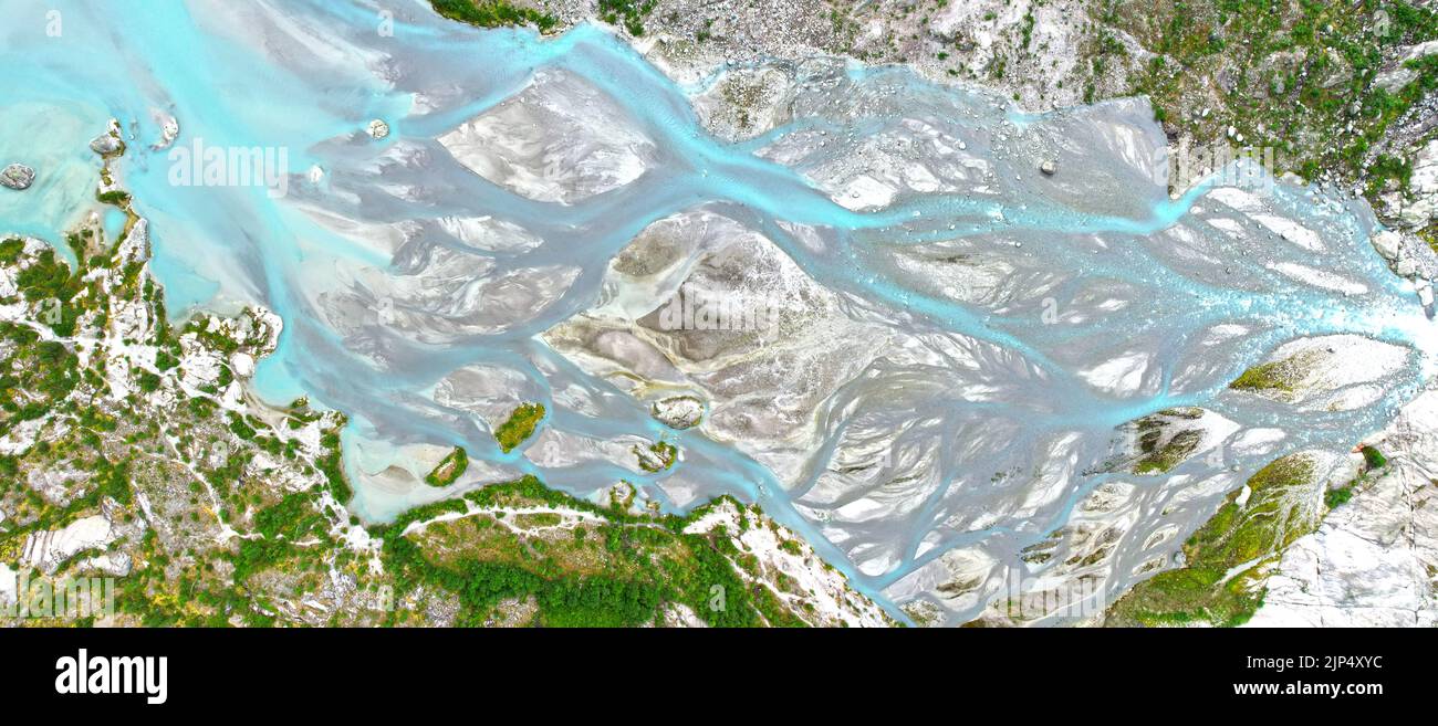 Rivière formant paysage de montagne vue aérienne des oiseaux en Europe Norvège Banque D'Images