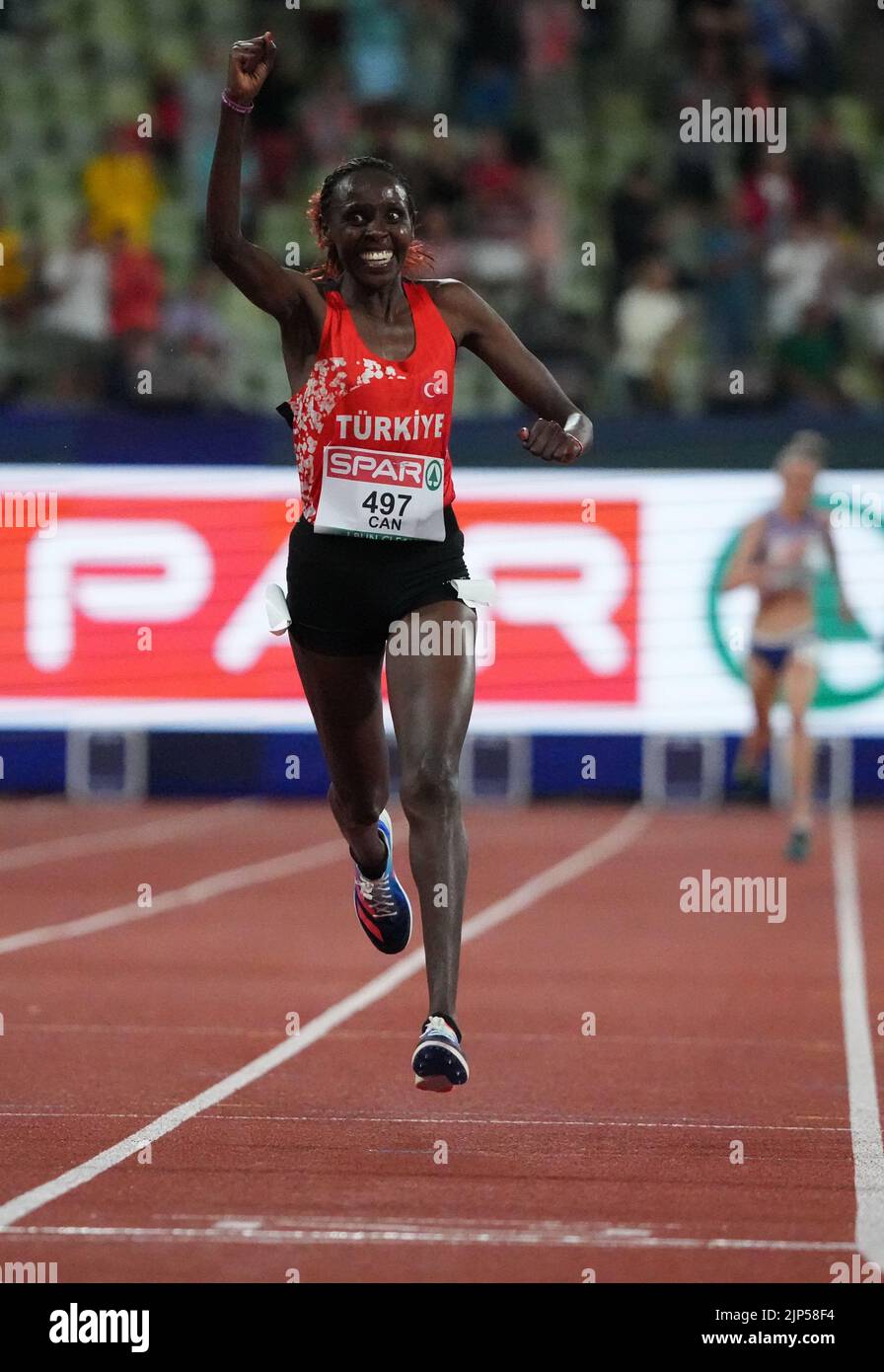 Munich, Allemagne. 15th août 2022. Athlétisme: Championnats d'Europe, femmes: 10000 mètres, finale, Yasemin CAN (Turquie) court devant et gagne la course. Crédit : Soeren Stache/dpa/Alay Live News Banque D'Images