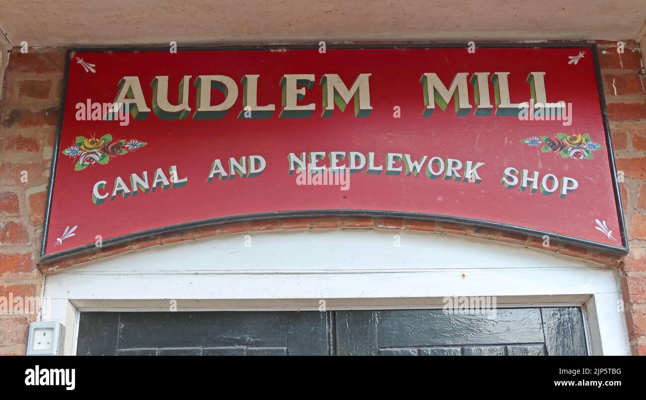 Audlem Mill , canal et magasin de travaux d'aiguille, Audlem, Cheshire, Angleterre, Royaume-Uni, CW3 0AB Banque D'Images