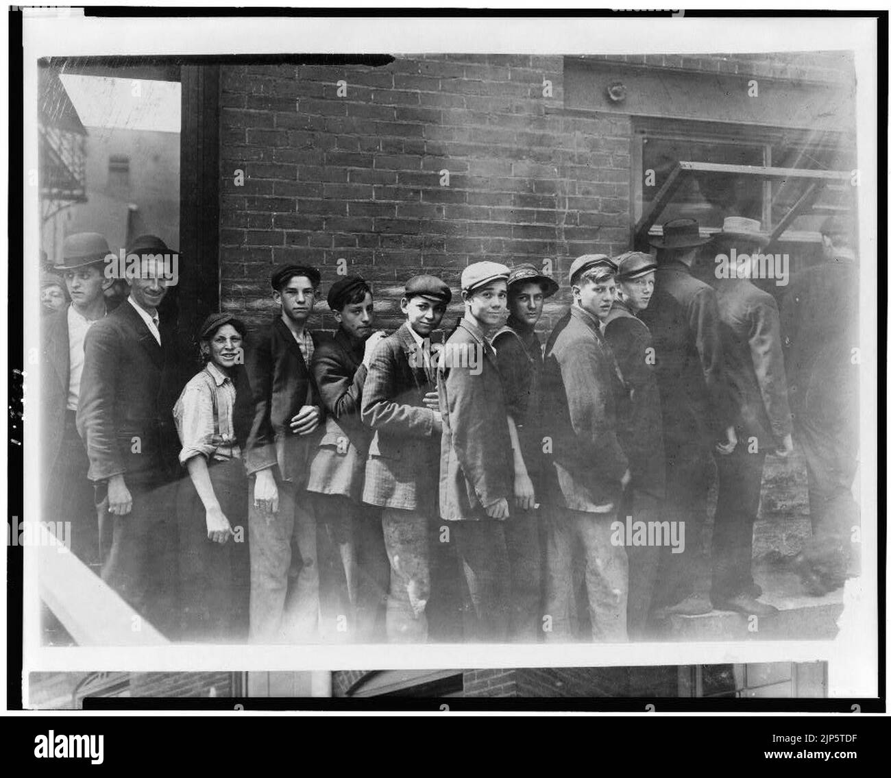 La ligne en attente de payer dans une maison d'emballage de viande d'Indianapolis. Août, 1908. Wit., E. N. In Clopper. Banque D'Images