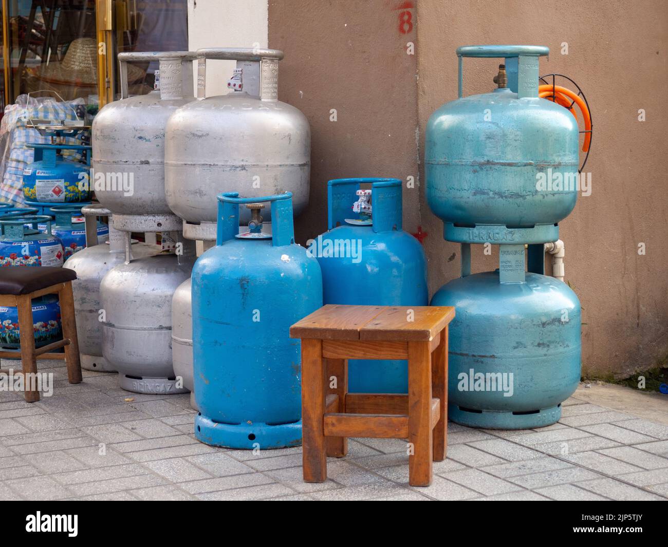 Bouteilles de gaz en bouteille Banque de photographies et d'images à haute  résolution - Alamy