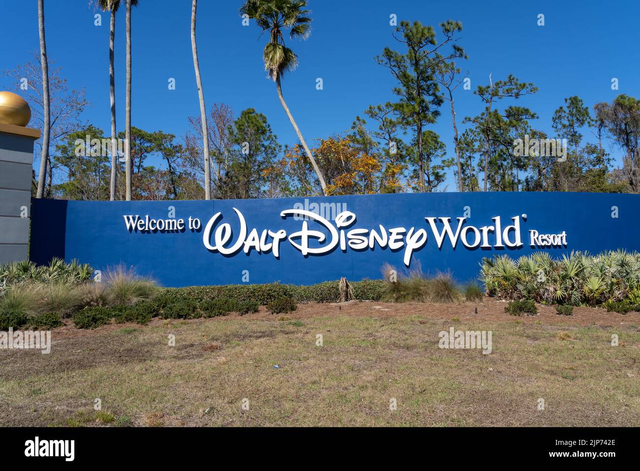 Orlando, Floride, États-Unis - le 9 février 2022 : panneau de bienvenue de Walt Disney World Resort à Orlando, Floride, États-Unis. Banque D'Images