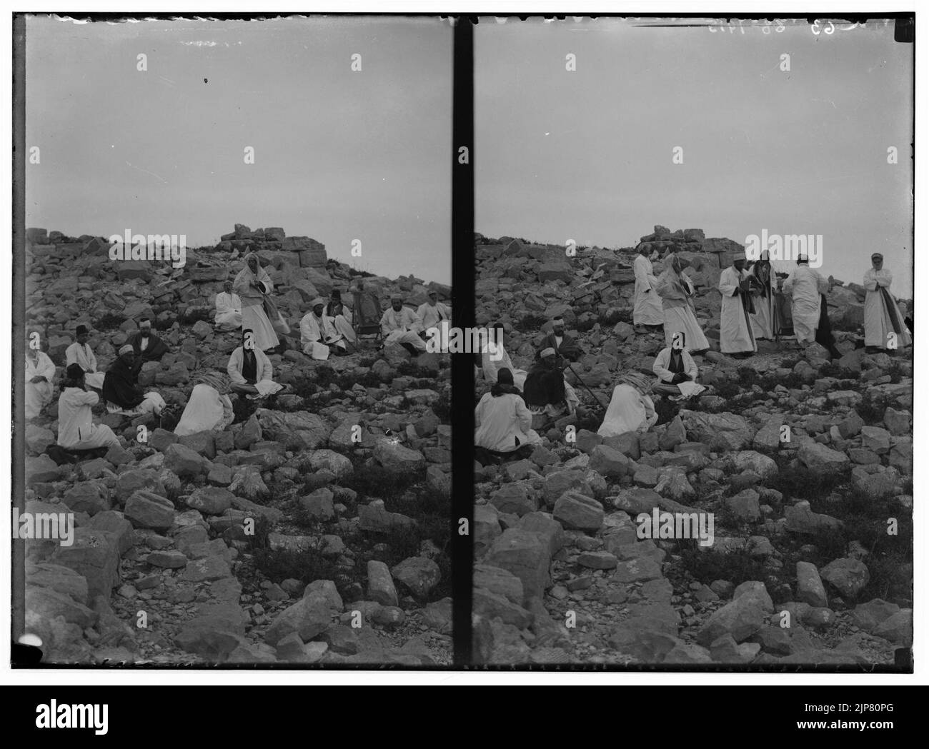 Le Samaritain Pâque sur Mt. Garizim. Tôt le matin la prière après le sacrifice. Banque D'Images