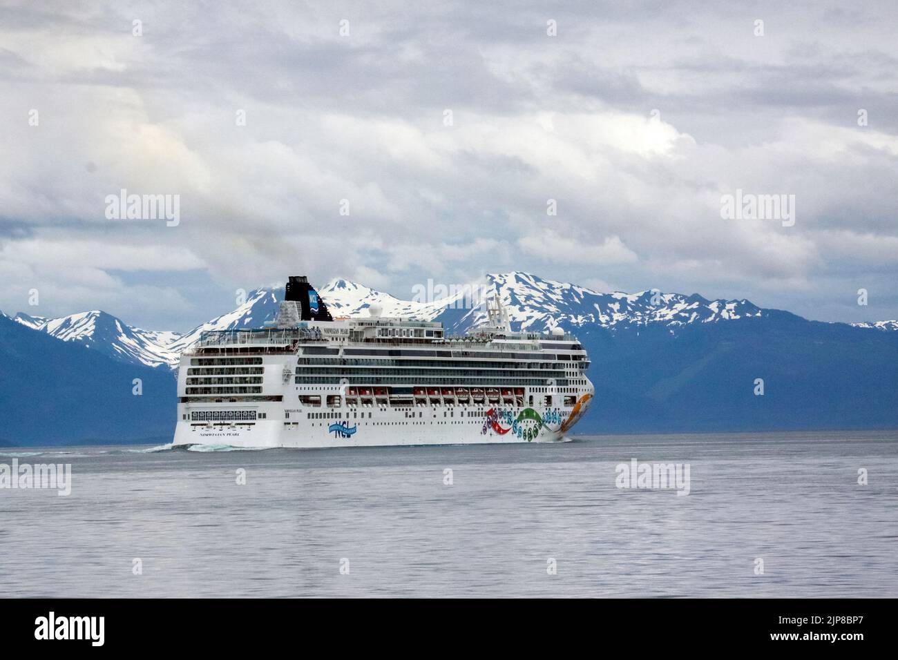 Norwegian Cruise Lines Norwegian Pearl bateau de croisière dans le port de l'Alaska Banque D'Images