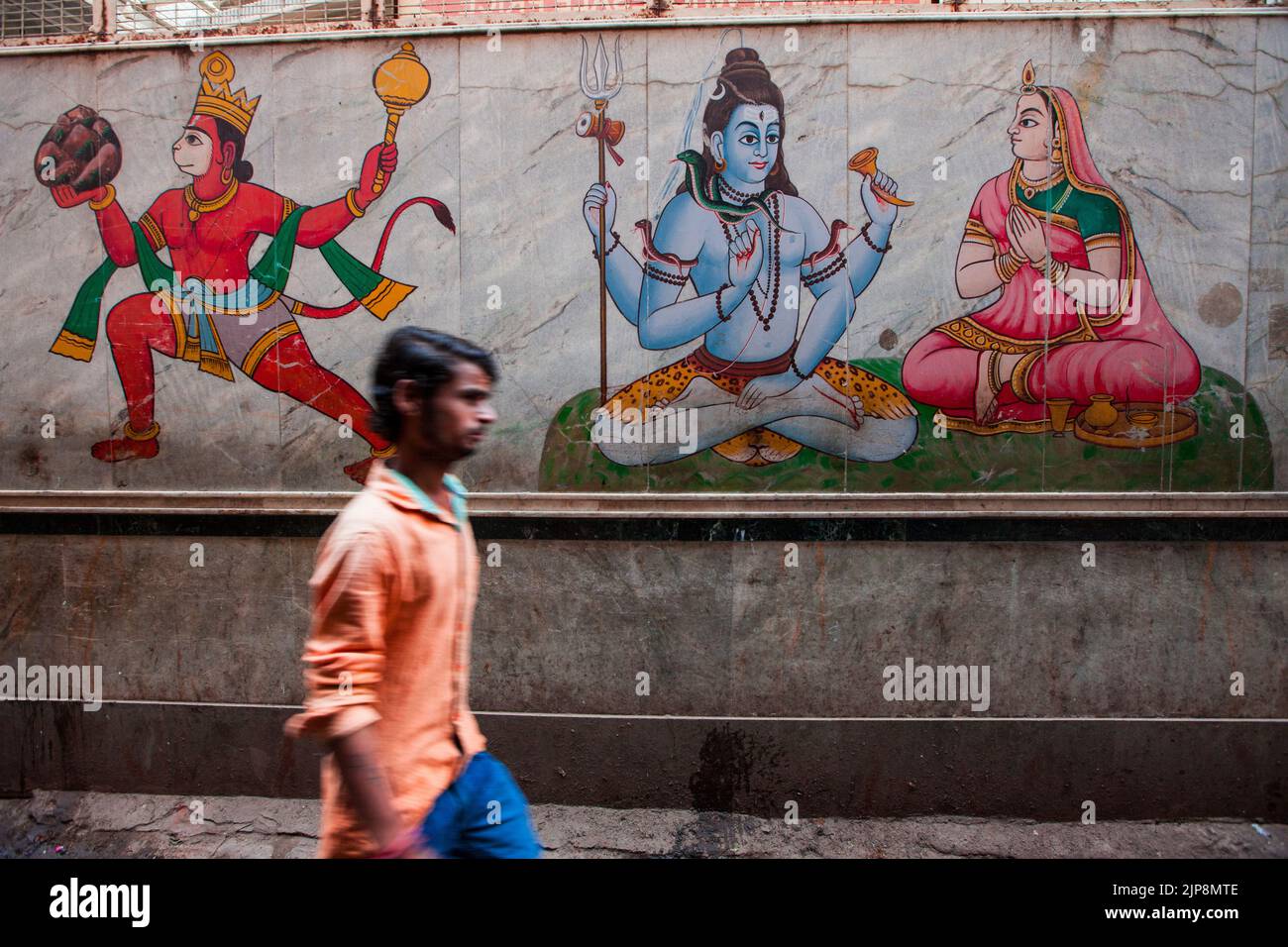 Peinture murale des dieux hindous Shiva et Hanuman, Varanasi, Banaras, Benaras, Kashi, Uttar Pradesh, Inde Banque D'Images