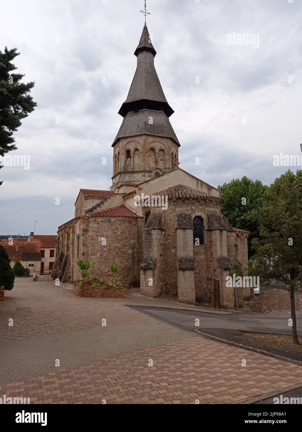 Église Saint Georges de Néris les bains, VI e siècle, Allier, France Banque D'Images