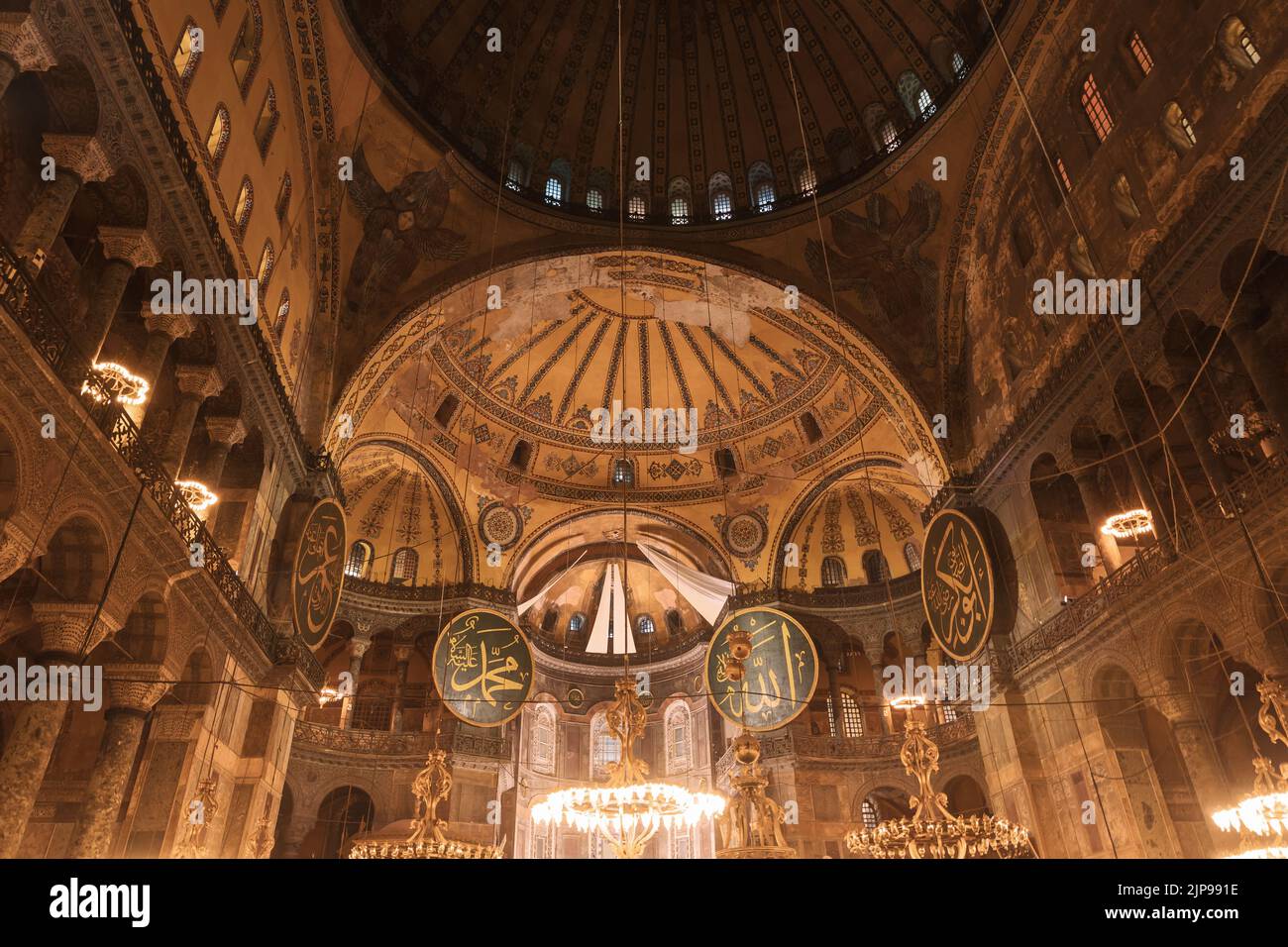 L'origine islamique. Intérieur de la basilique Sainte-Sophie ou de la mosquée Ayasofya. Photo de fond de Ramadan ou kandil. Istanbul Turquie - 8.12.2022 Banque D'Images