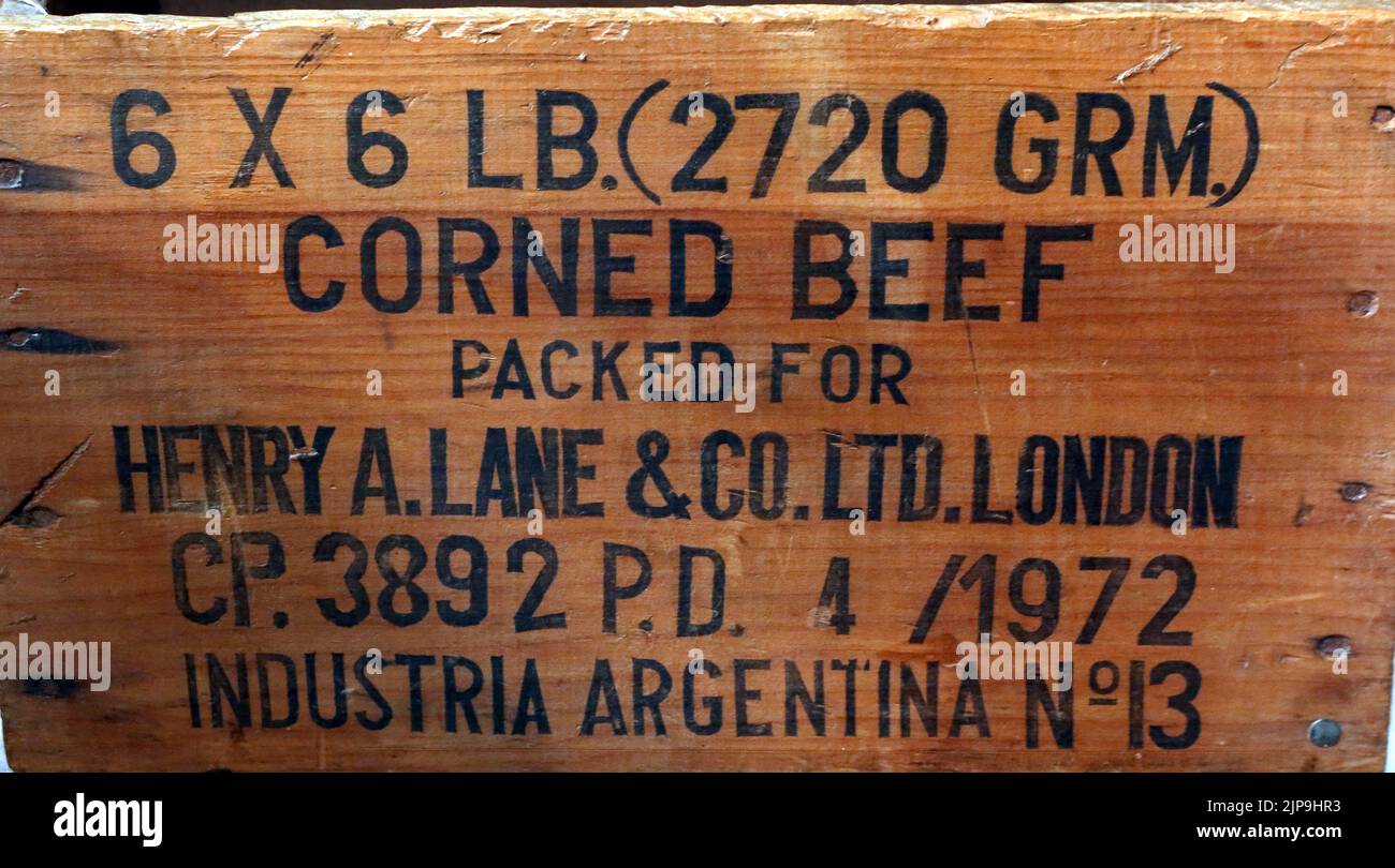 Boîte en bois de boeuf corned, emballée pour Henry A Lane, Londres, par Industria Argentina - quelle empreinte carbone Banque D'Images