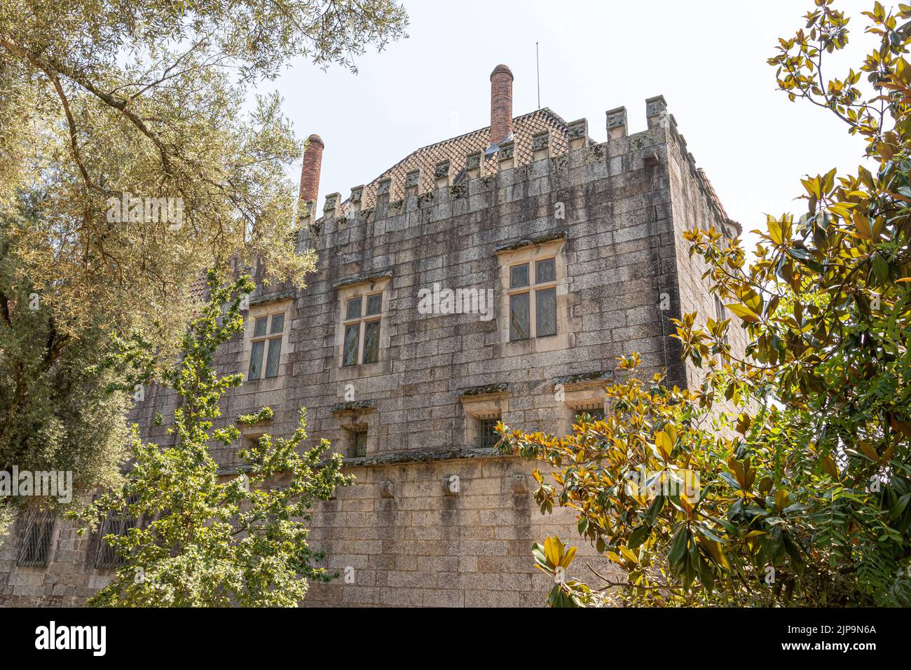 Guimaraes, Portugal. Le Paco dos Duques de Braganca (Palais des Ducs de Braganza), un domaine médiéval et ancienne résidence royale Banque D'Images